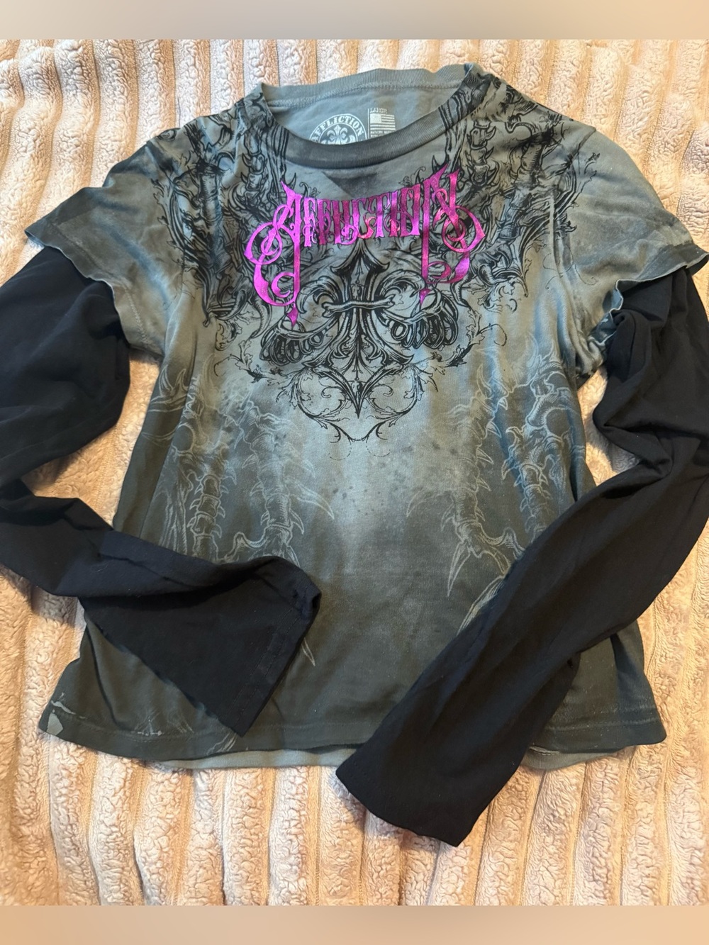 Affliction Gray Graphic Layered-Look Crop Top with Black Sleeves size L